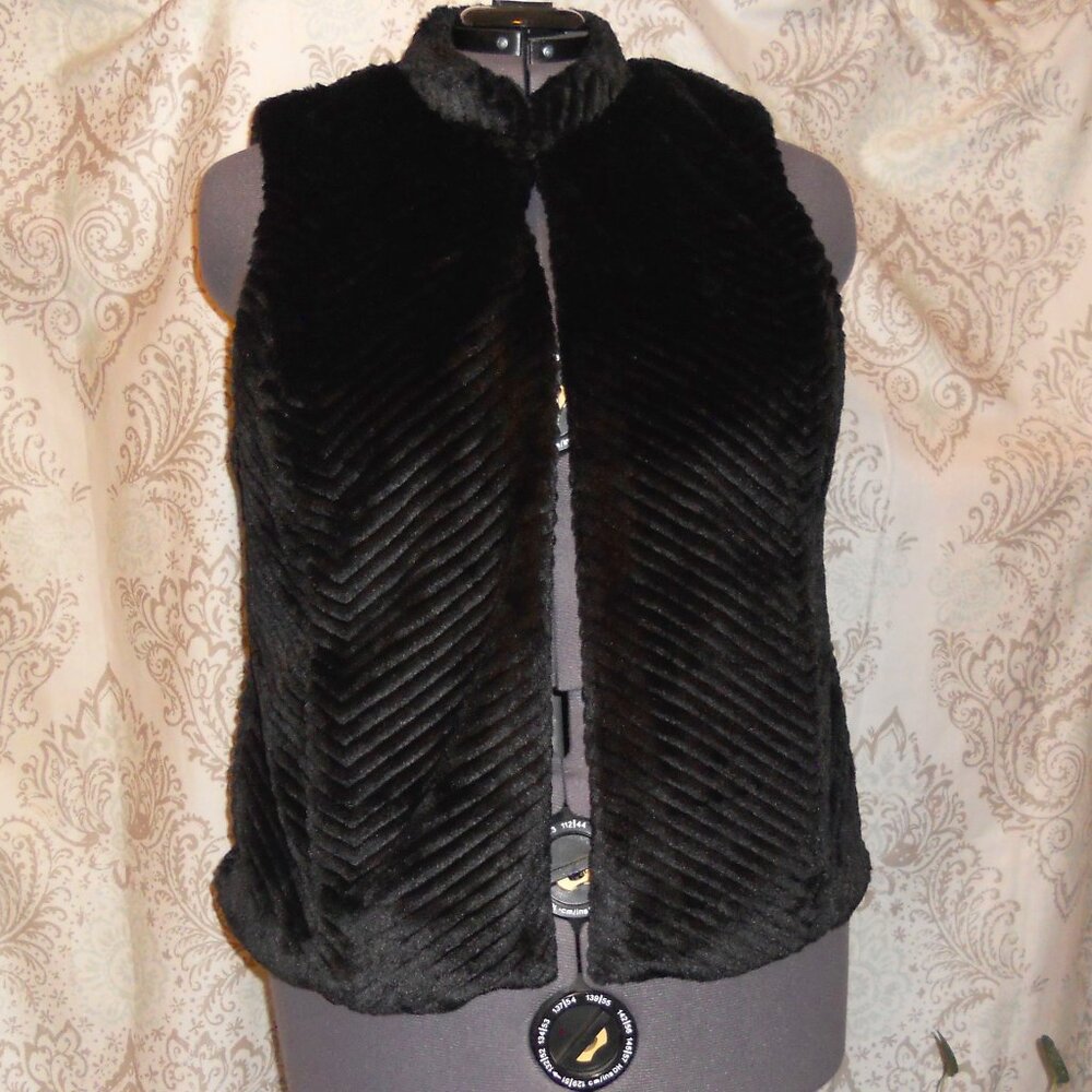 NWT Alfred Dunner Black "Empire State" Faux Fur Vest Chevron Pattern